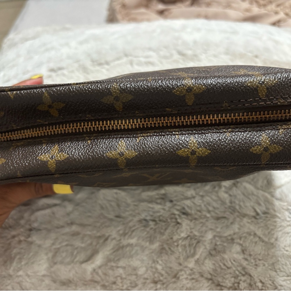 LOUIS VUITTON Monogram Trousse Toilette 23 - Picture 8 of 14